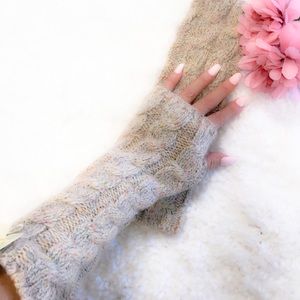 ⭐️CABLE KNIT WRISTWARMERS⭐️